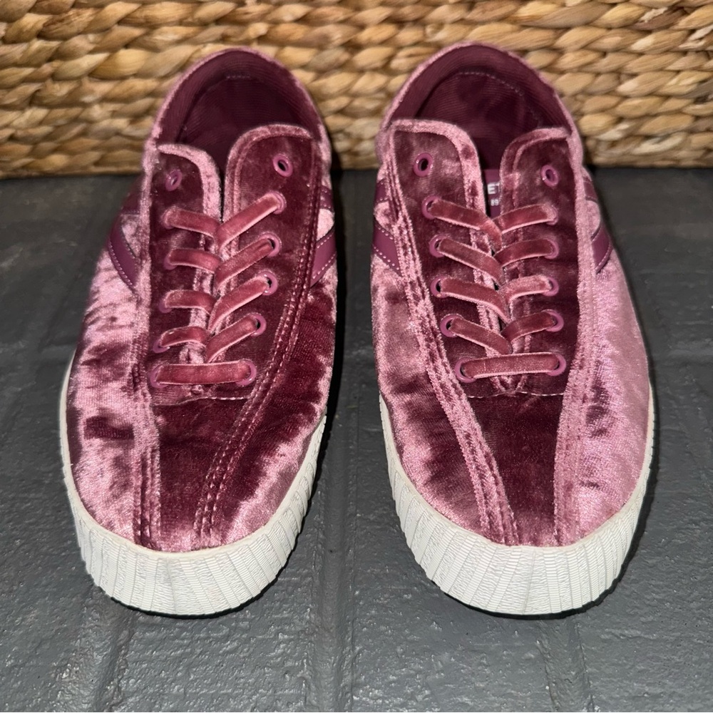 Tretorn Nylite Bold Shoes Women 7.5 Mauve Crushed Velvet Platform Lace Up Casual - Picture 2 of 13